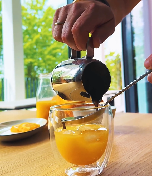 Rezept Espresso auf Eis mit Orangensaft Anleitung